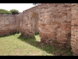 08134 ostia - regio v - via dell'invidioso - edificio (v,iv,1) - mittl raum - bli ri suedwesten - 06-2024.jpg